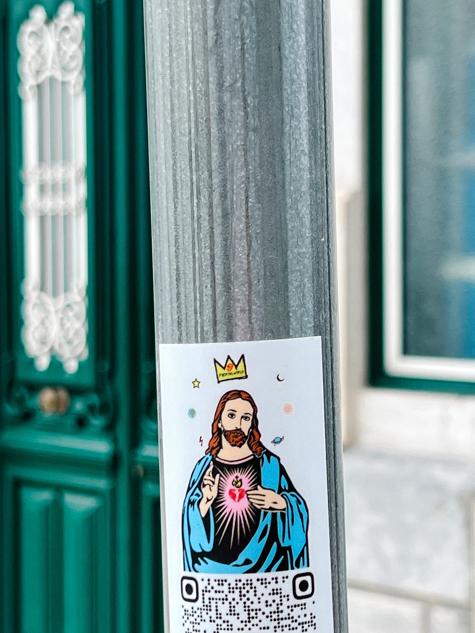 Sticker with Jesus, and a crown over his head. 